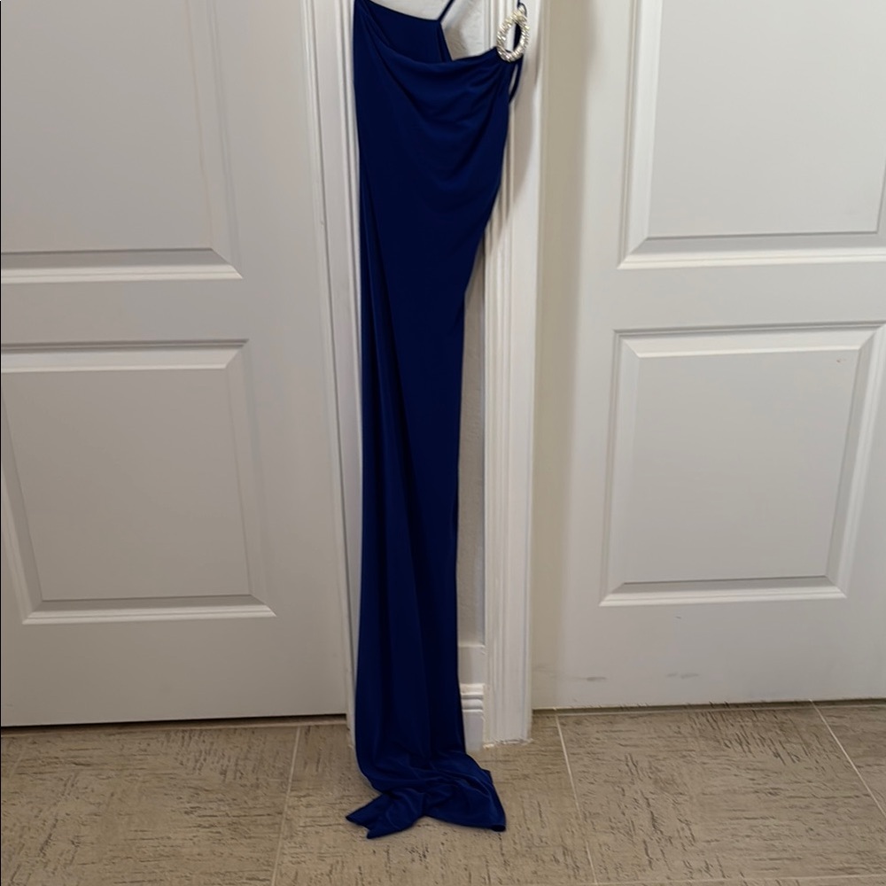 Elegant Blue evening dress with embellished shoulder